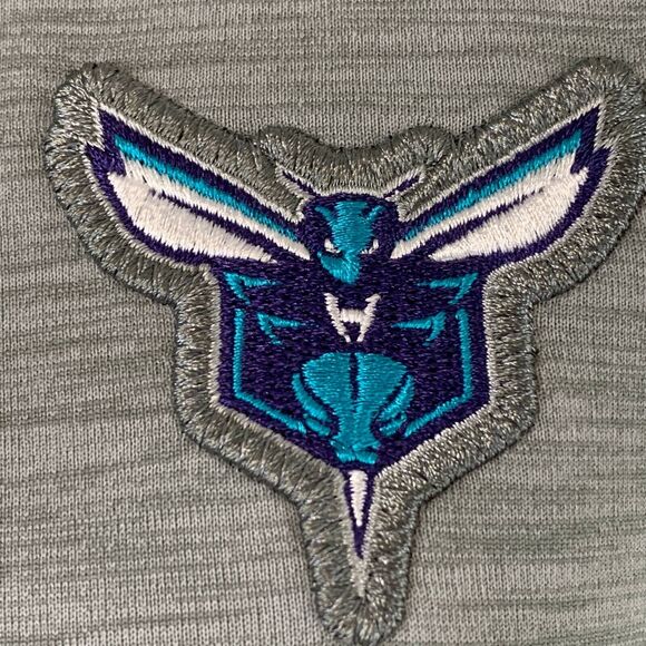 Charlotte Hornets 1/4 Quarter Zip Shirt NBA Nike Dri Fit Gray Womens M Medium - Picture 10 of 12